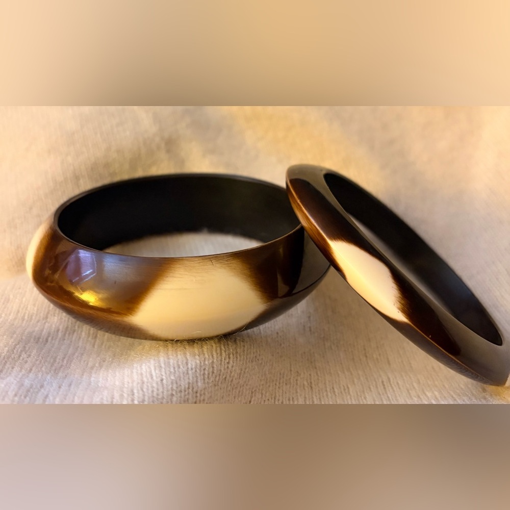 * Vintage Retro Modern Lucite Bangle Bracelet Set Saucer Shape *